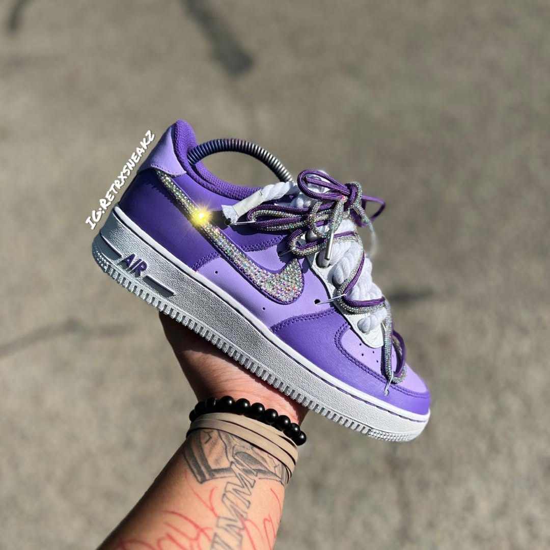Post 7 by 👟 Custom Shoes 📍🖌🎨. on Instagram (carousel)