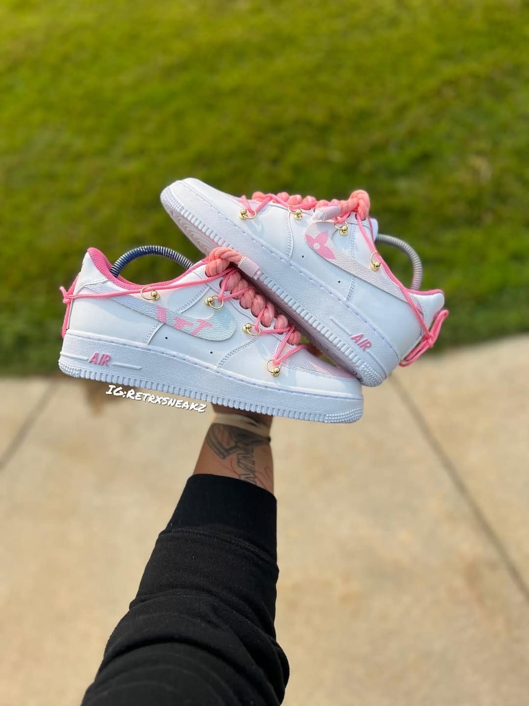 Post 3 by 👟 Custom Shoes 📍🖌🎨. on Instagram (carousel)
