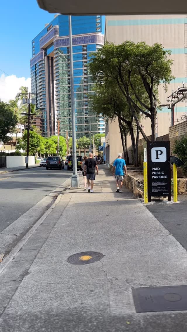 Post 6 by Kona Bay Hawaii Store on Instagram (video)