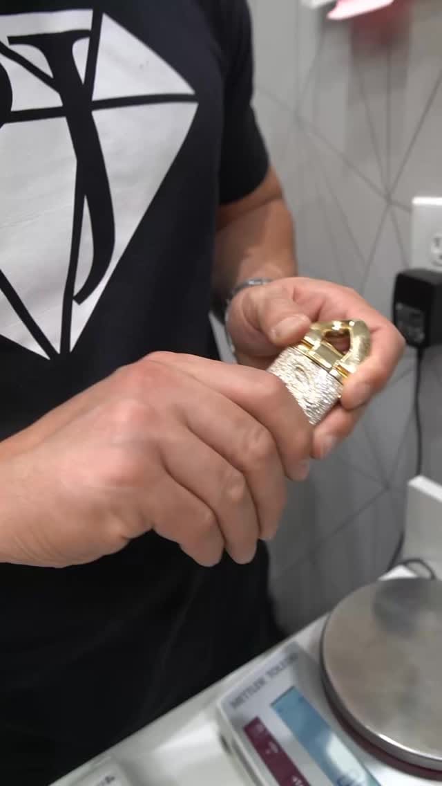 Post 8 by Pochy Jewelry on Instagram (video)