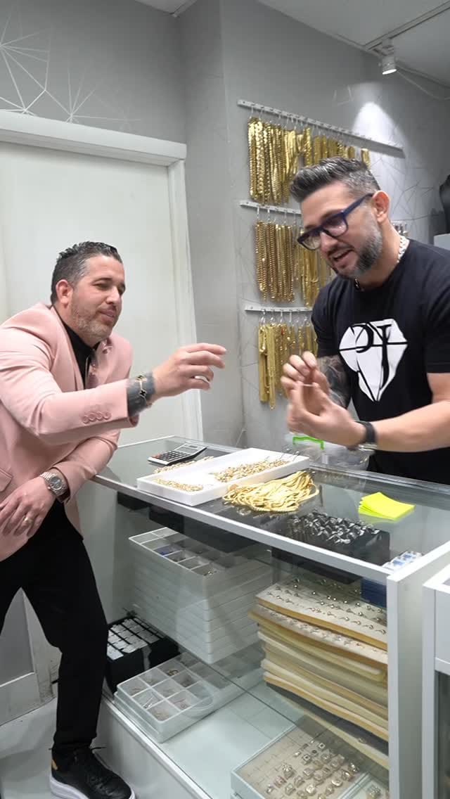 Post 2 by Pochy Jewelry on Instagram (video)