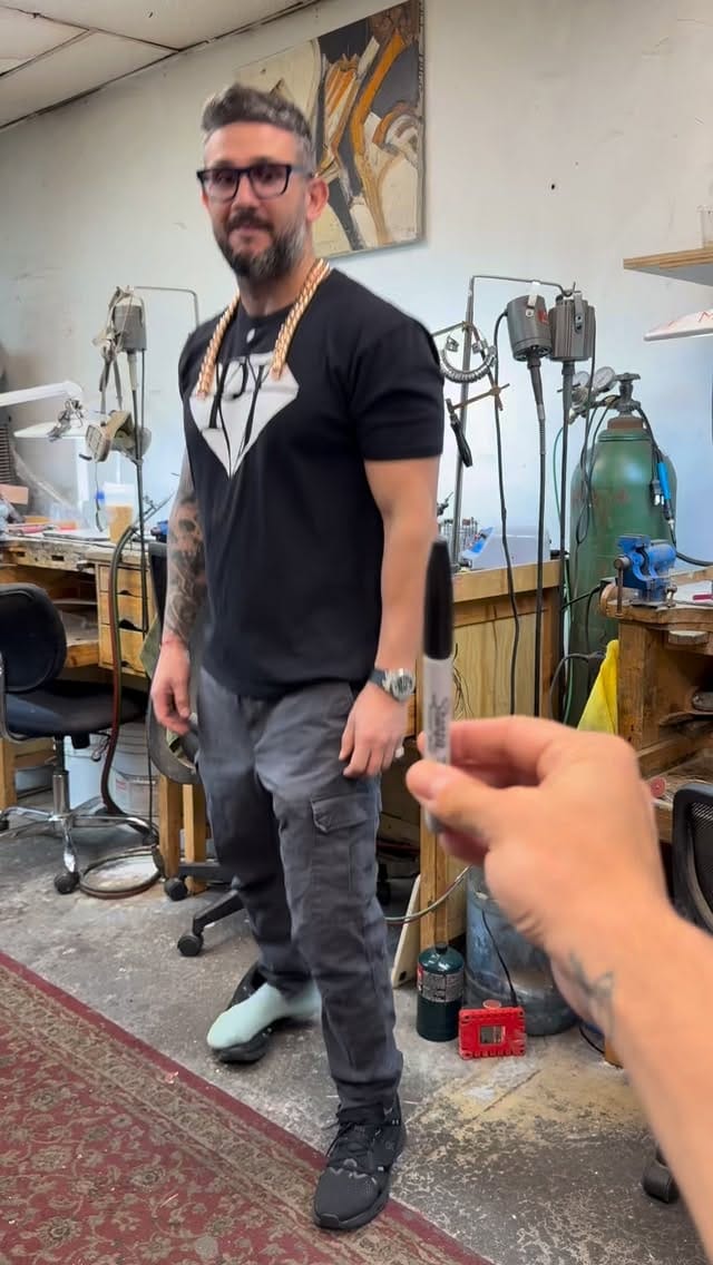 Post 3 by Pochy Jewelry on Instagram (video)
