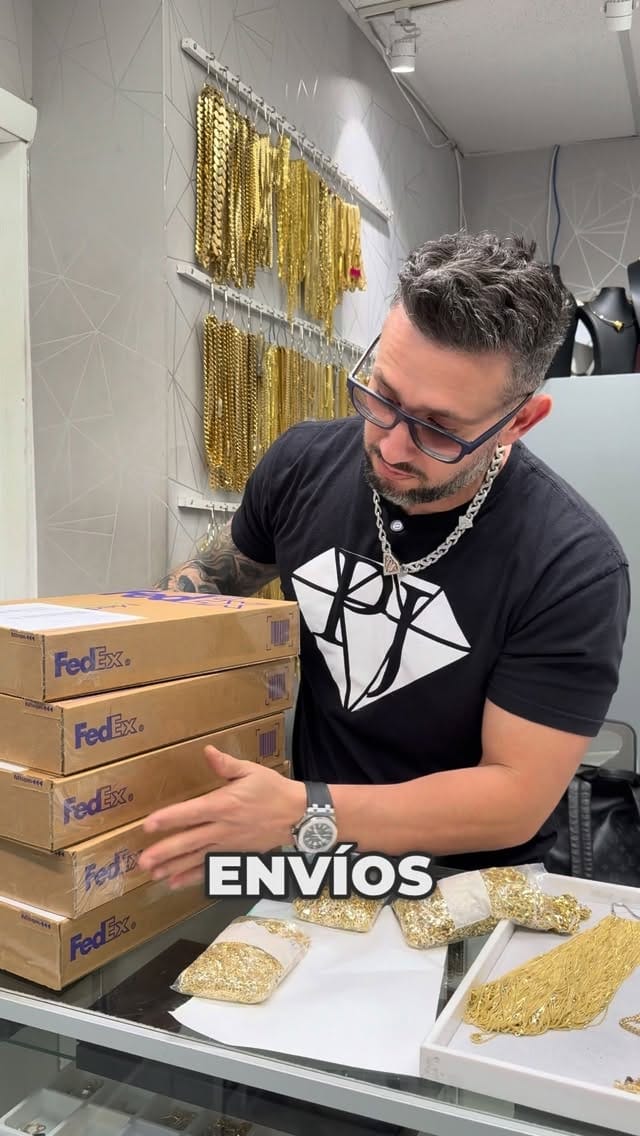 Post 5 by Pochy Jewelry on Instagram (video)