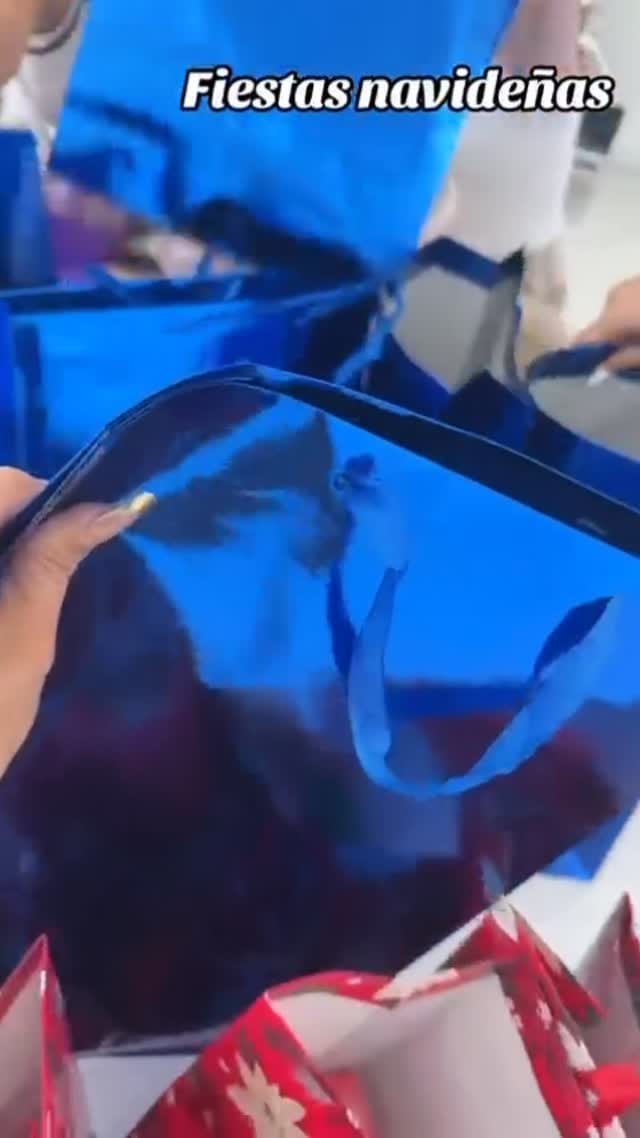 Post 6 by 𝐘𝐎𝐍𝐈 𝐉𝐄𝐖𝐄𝐋𝐑𝐘 on Instagram (video)