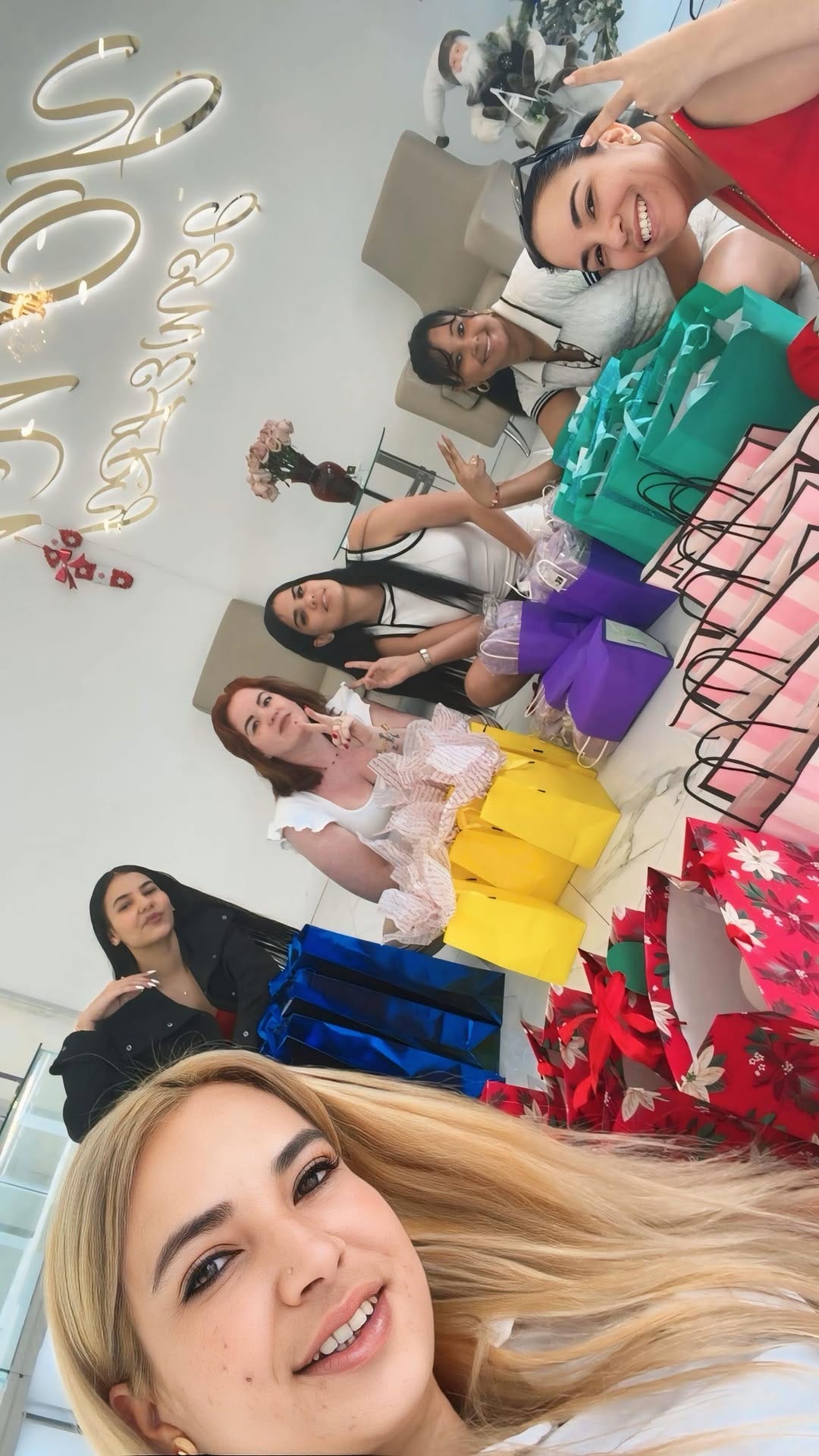 Post 5 by 𝐘𝐎𝐍𝐈 𝐉𝐄𝐖𝐄𝐋𝐑𝐘 on Instagram (video)