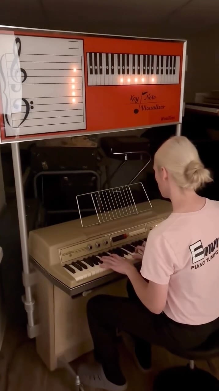 Post 7 by Emma’s Keyboard Repair 💕 on Instagram (video)