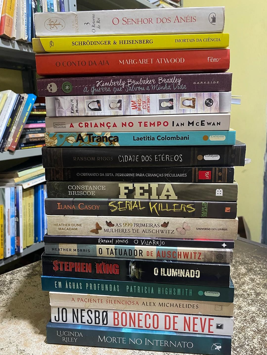 Post 8 by Livros do ben on Instagram (carousel)