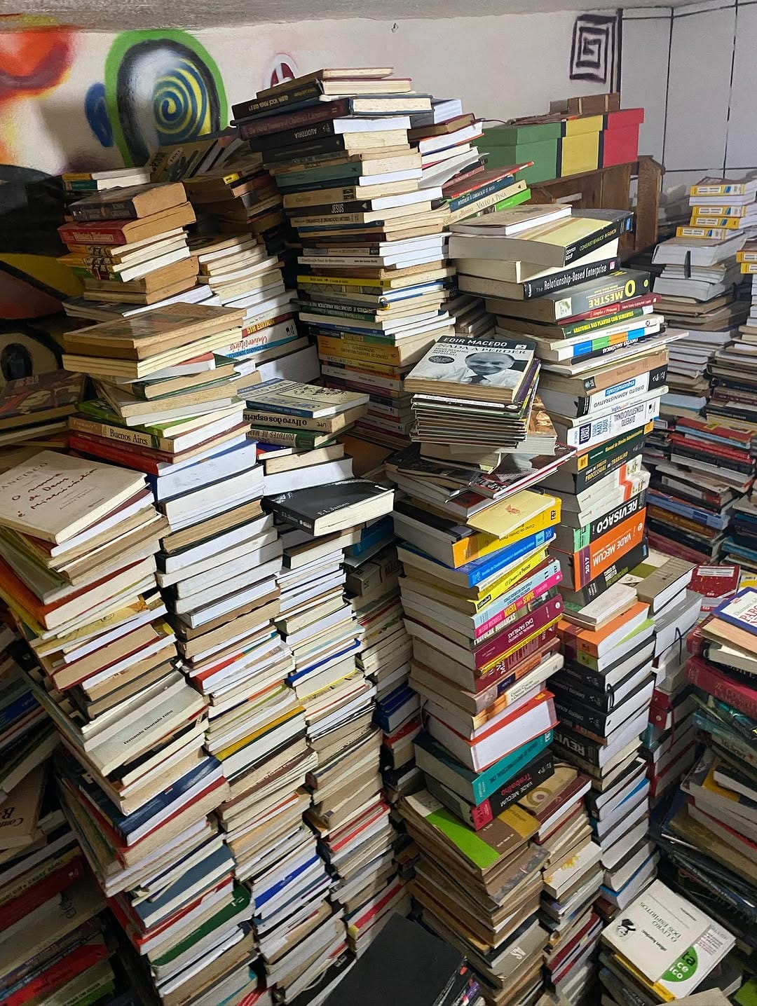 Post 10 by Livros do ben on Instagram (carousel)