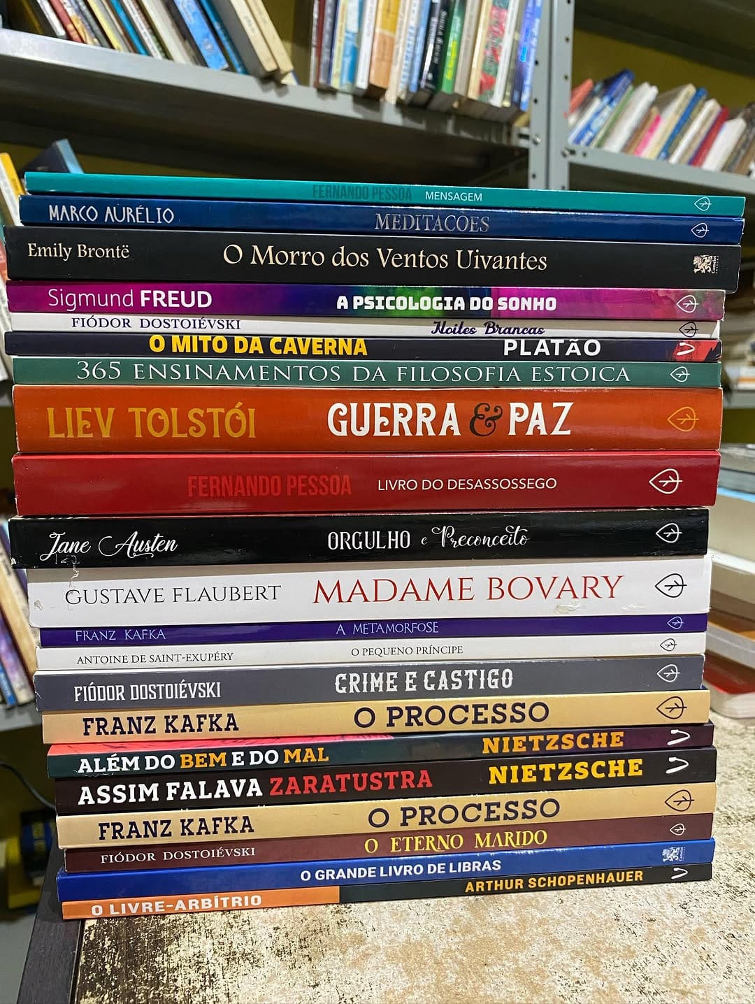 Post 2 by Livros do ben on Instagram (carousel)