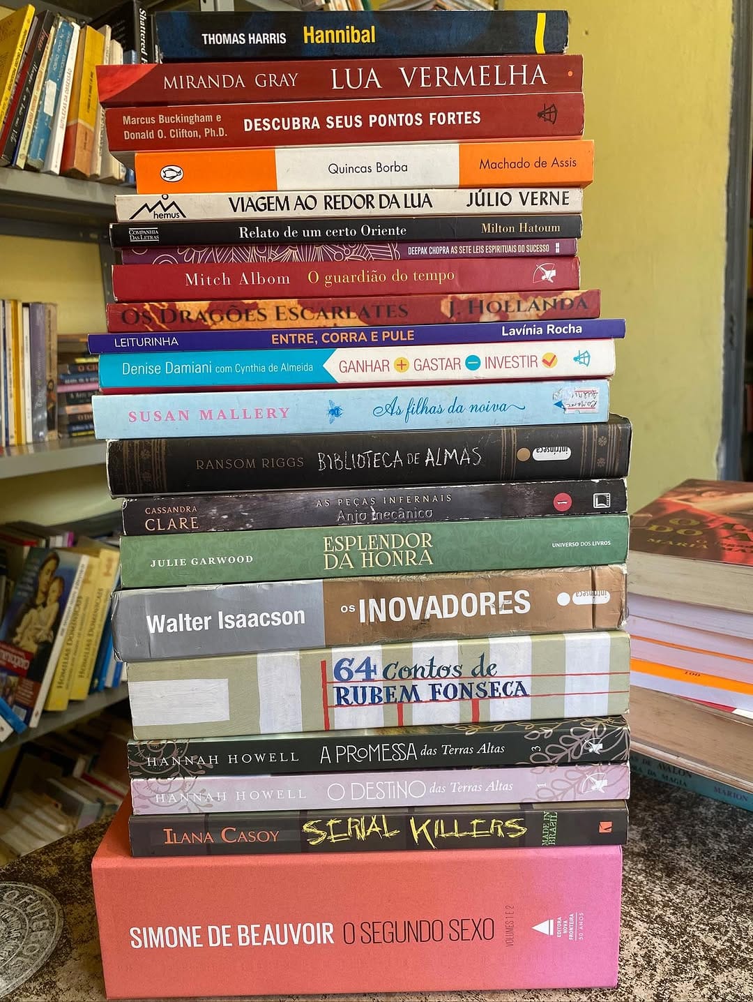 Post 5 by Livros do ben on Instagram (carousel)