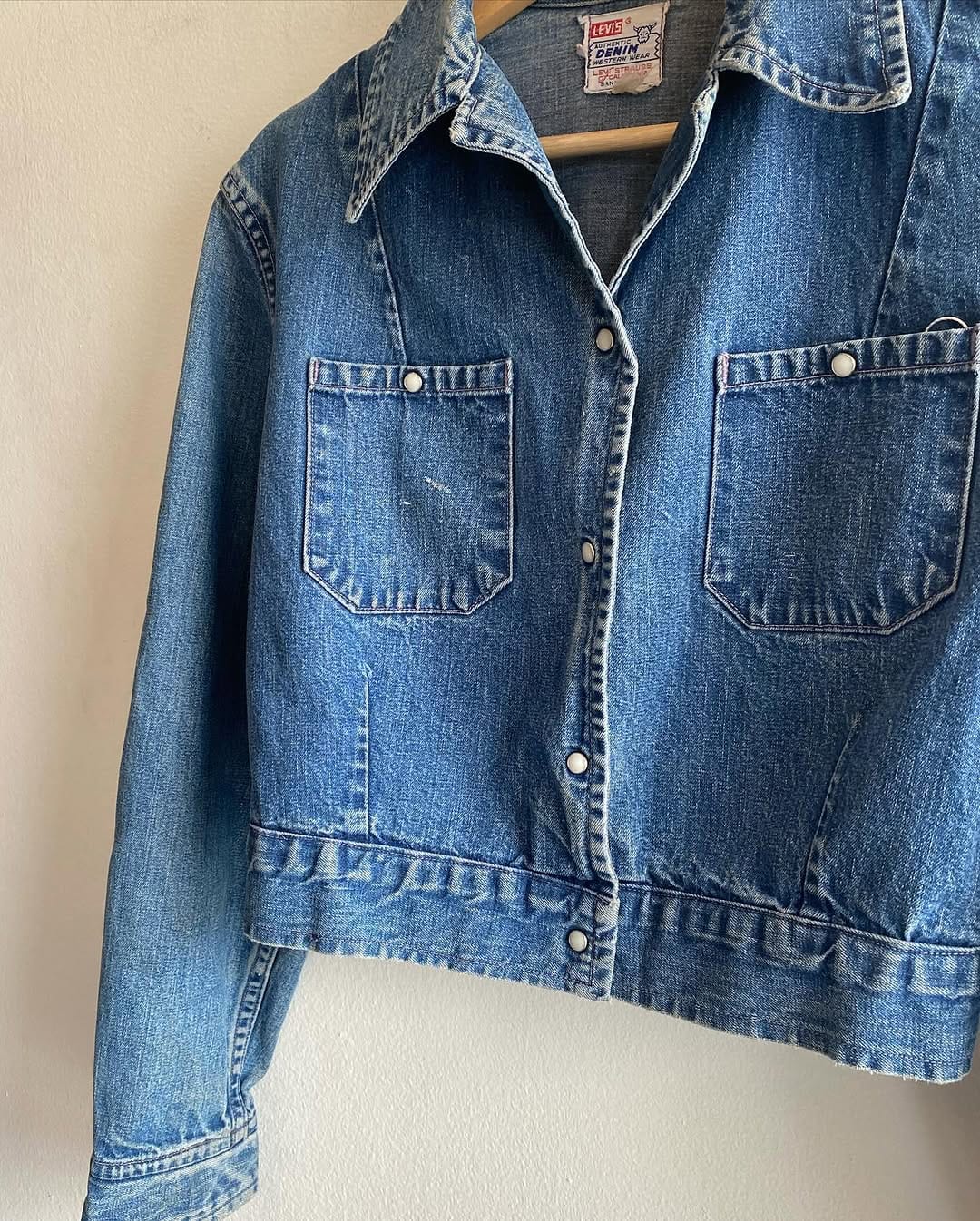 Post 6 by La Lovely Vintage on Instagram (carousel)