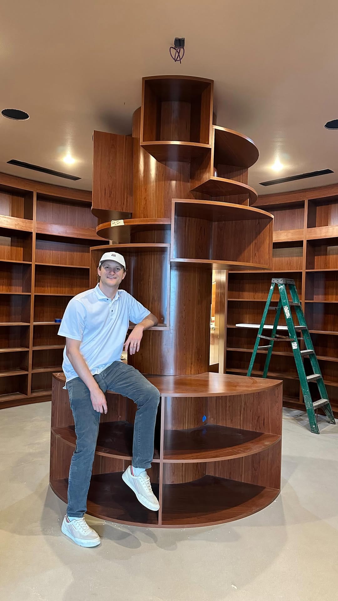 Post 6 by Bird’s Bookstore on Instagram (video)