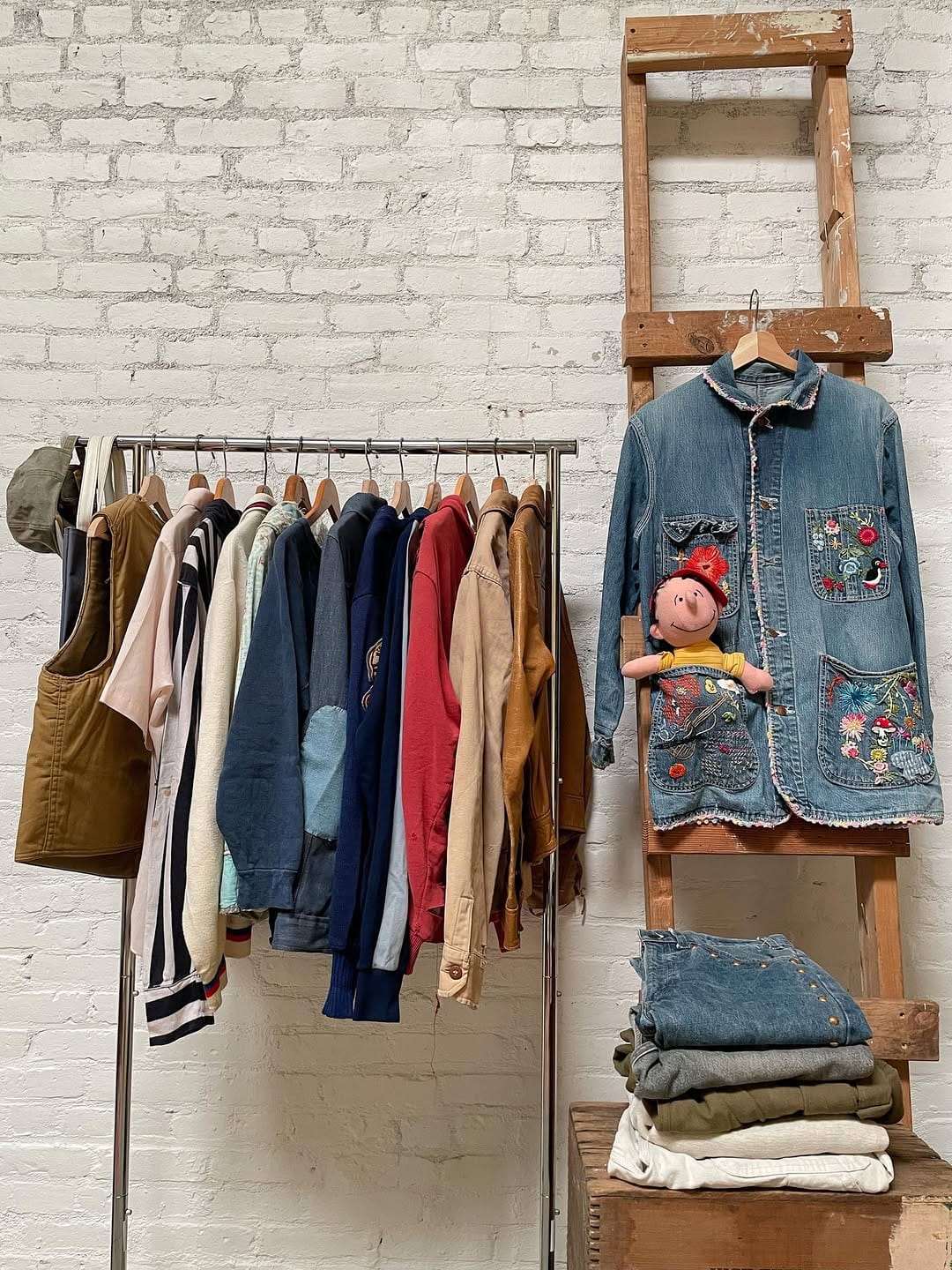 Post 6 by Mana Vintage on Instagram (carousel)