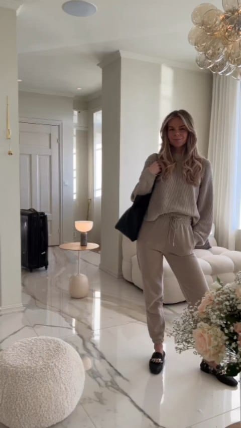 Post 5 by Malena  Cardona on Instagram (video)