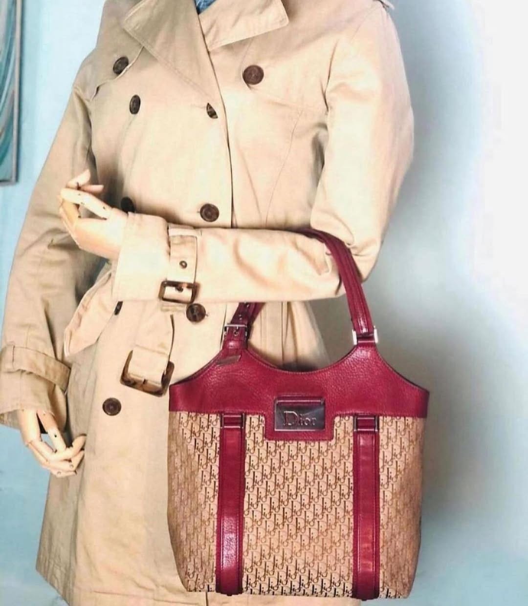 Post 8 by Hard To Find Vintage Gucci on Instagram (image)
