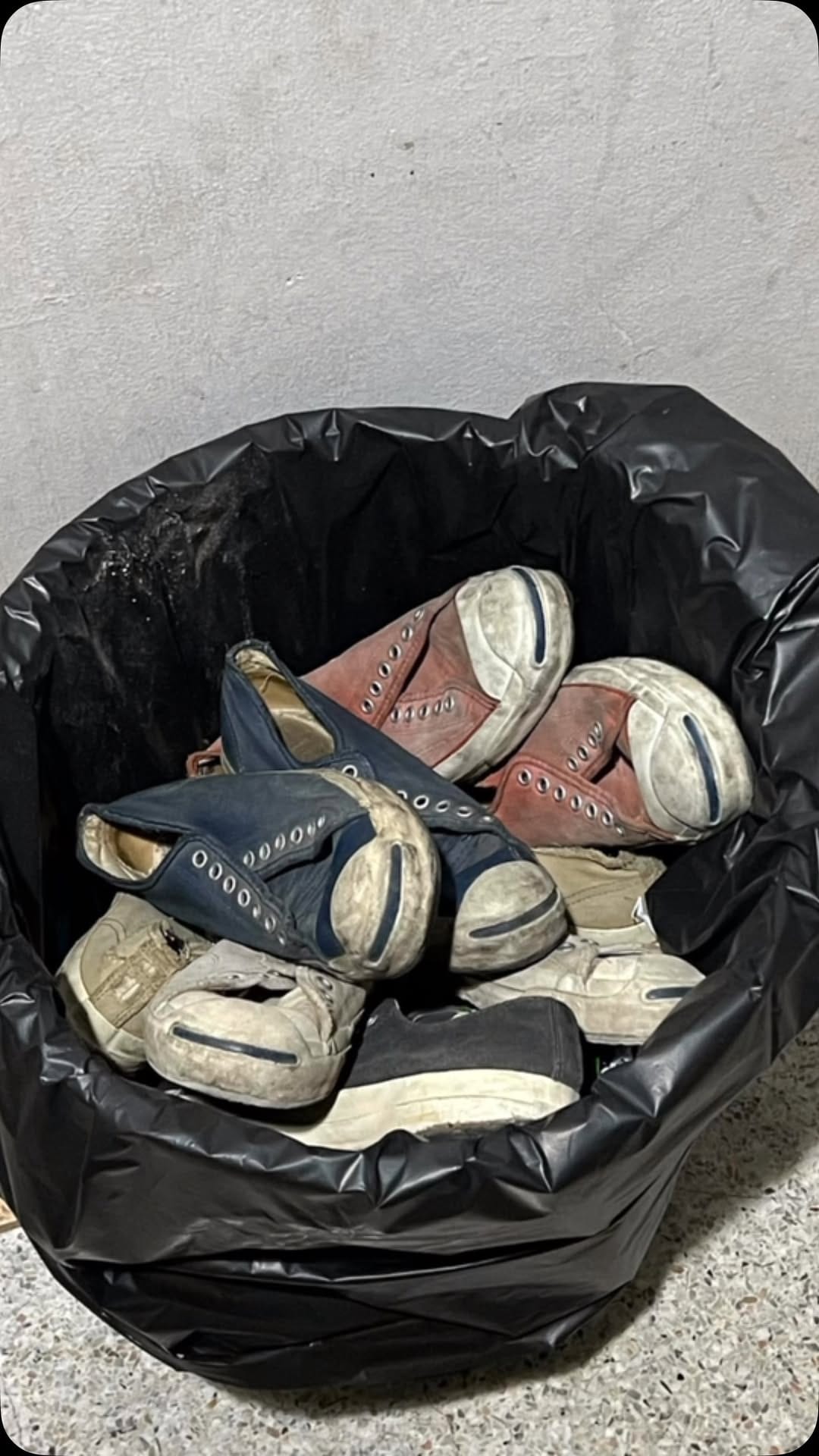 Post 9 by ร้านขายรองเท้า CONVERSE USA ของแท้ on Instagram (video)