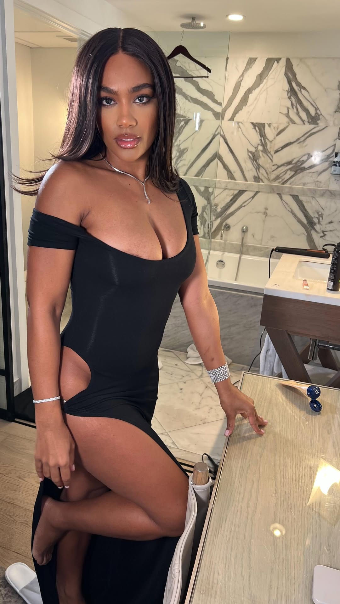 Post 10 by Miami Makeup & Hair Beauty Lounge on Instagram (video)