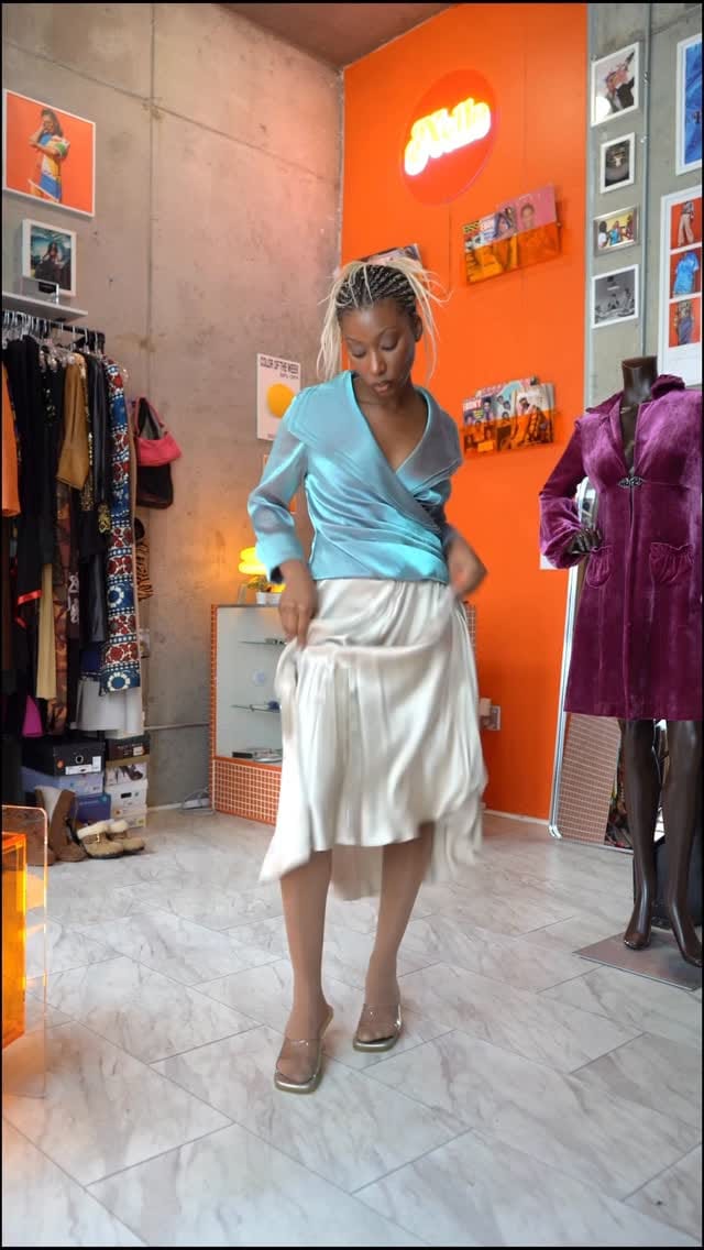 Post 3 by NELLO - Curated - Vintage on Instagram (video)