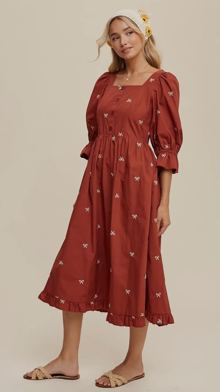 Post 6 by How Darling Boutique on Instagram (video)