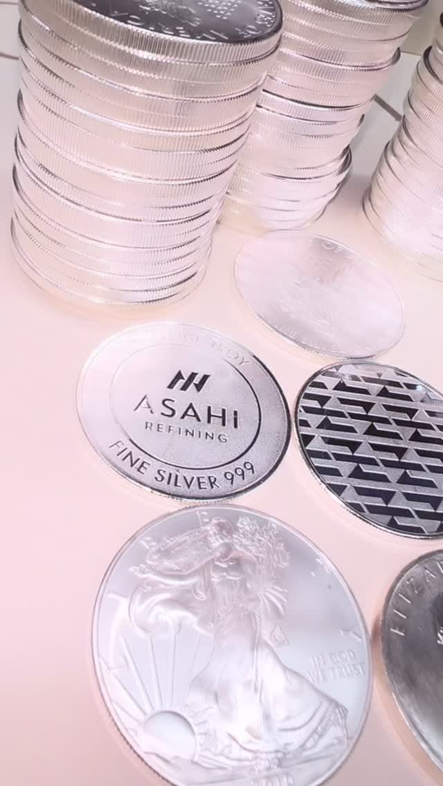 Post 2 by Omar Jewelers on Instagram (video)