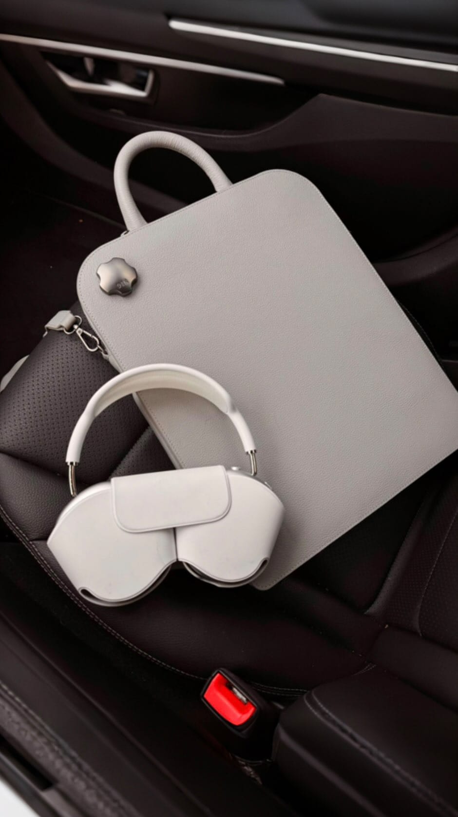 Post 6 by Fabrik918 | Handcrafted Luxury Leather Goods| Bags and Wallets on Instagram (video)