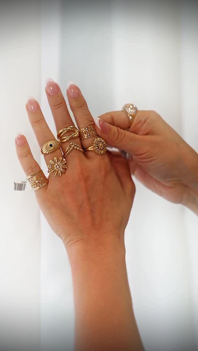 Post 7 by Lola Zahab  Jewelry on Instagram (video)