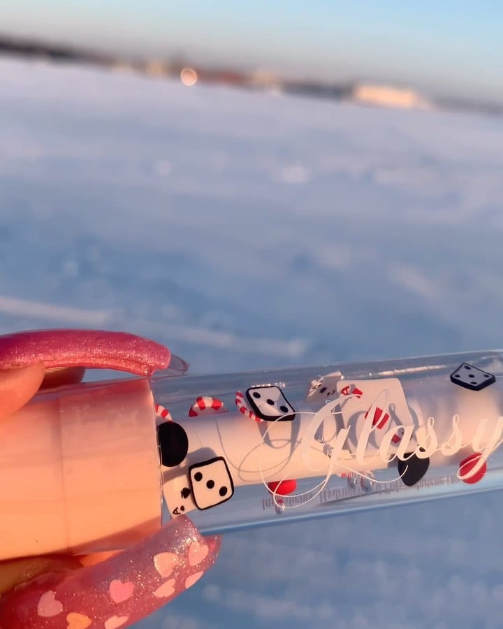 Post 6 by Glassy Cosmetics ™ on Instagram (video)