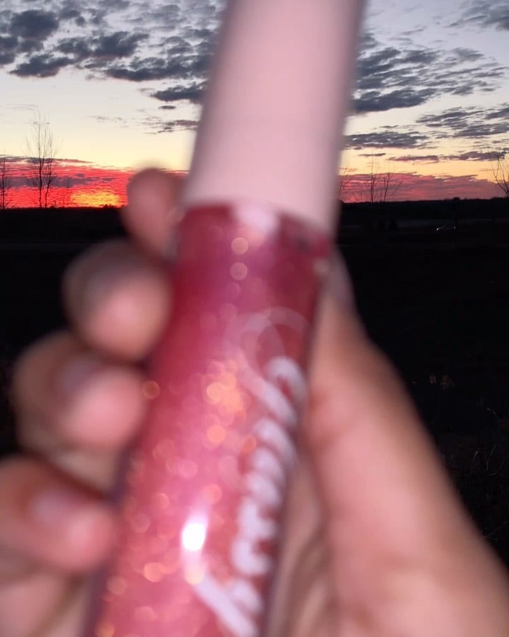Post 4 by Glassy Cosmetics ™ on Instagram (video)