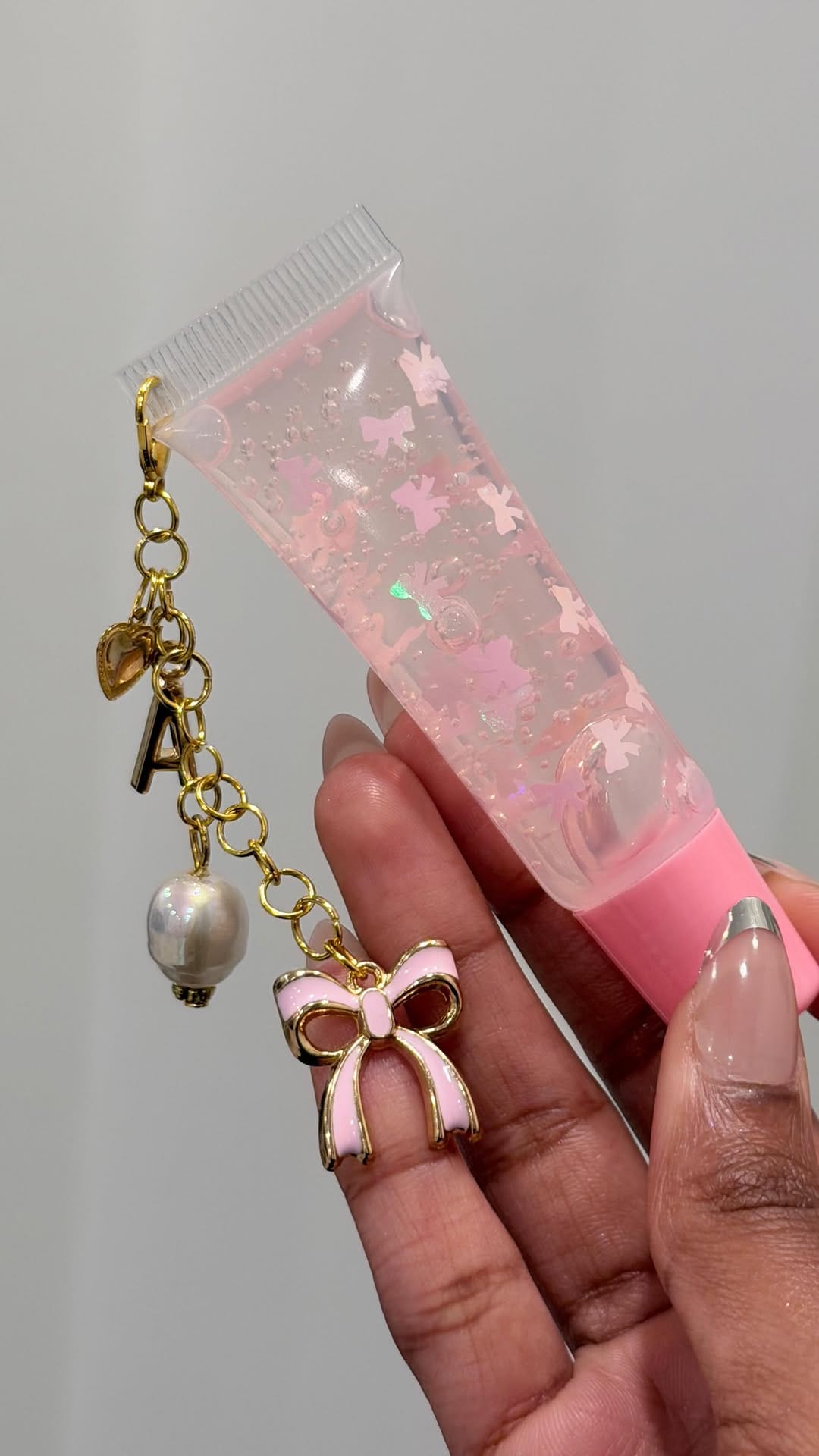 Post 1 by Glassy Cosmetics ™ on Instagram (video)