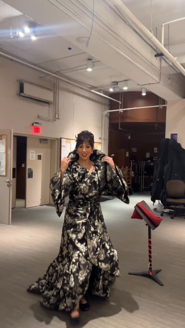 Post 5 by Suzanne Vinnik | Size Inclusive Fashion Designer on Instagram (video)