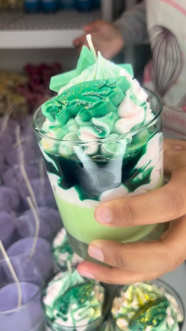 Post 6 by Dulce Candles on Instagram (video)