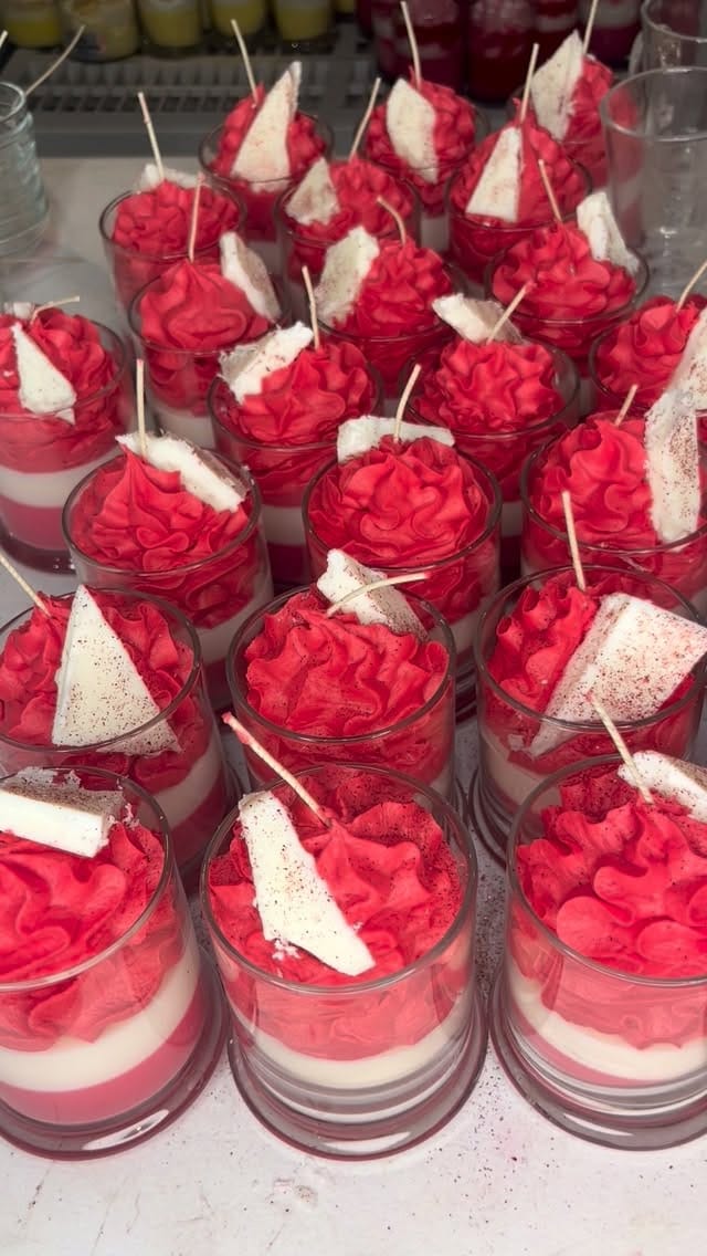 Post 3 by Dulce Candles on Instagram (video)