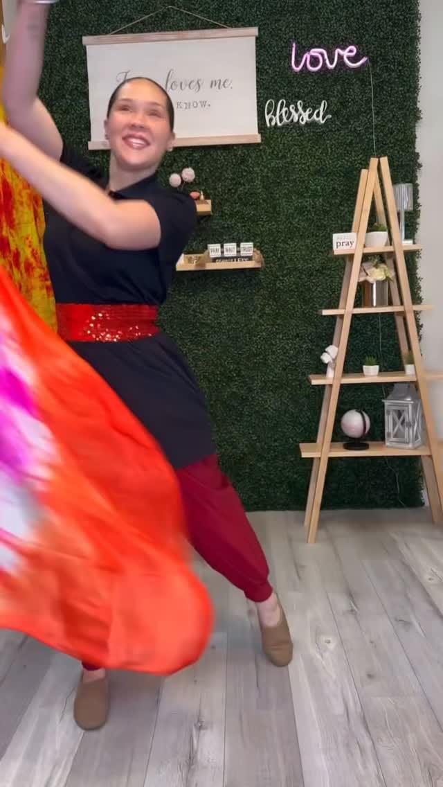 Post 1 by Heavenly Danza on Instagram (video)