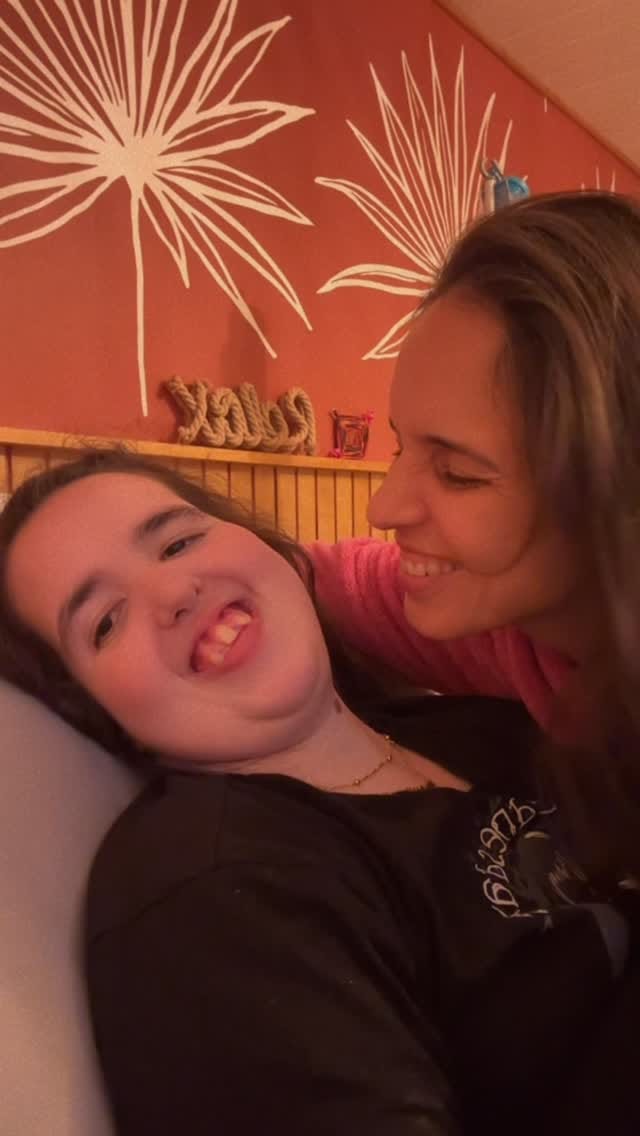 Post 6 by Aline Reis on Instagram (video)