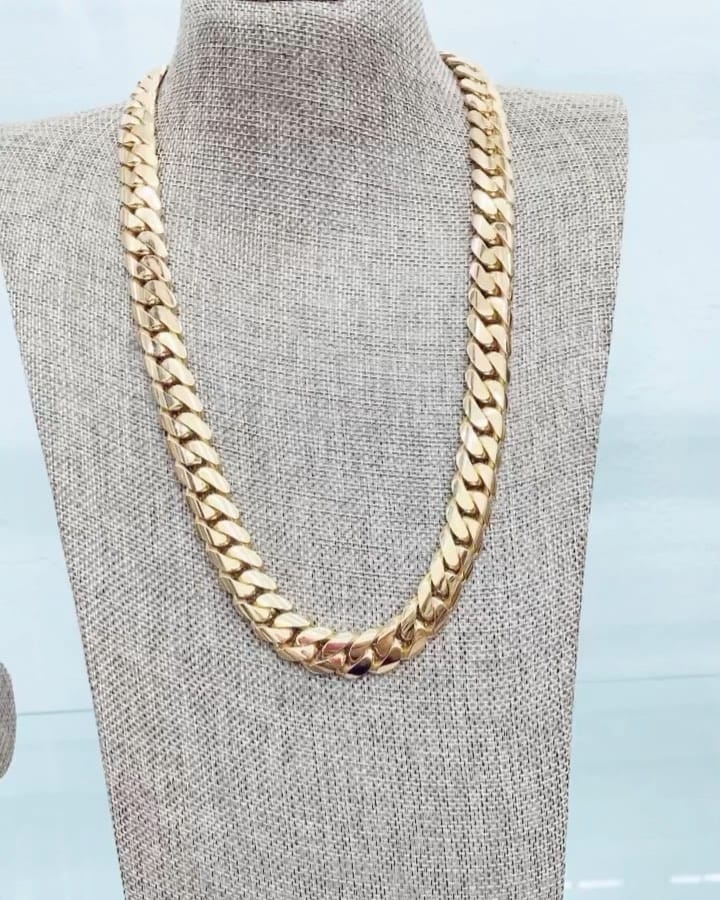 Post 10 by MIAMI CUBAN LINK on Instagram (video)