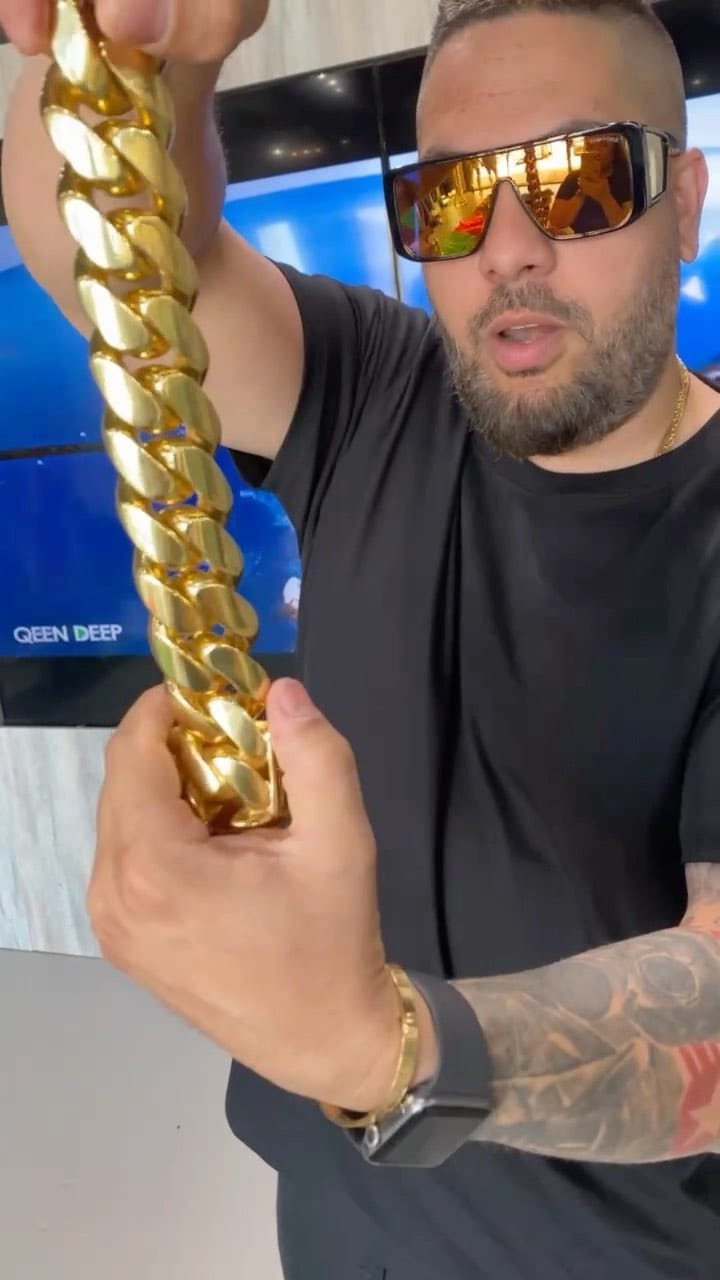 Post 1 by MIAMI CUBAN LINK on Instagram (video)