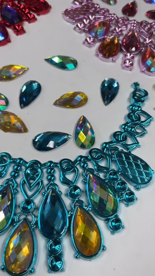 Post 5 by Hai Trim & Feathers on Instagram (video)