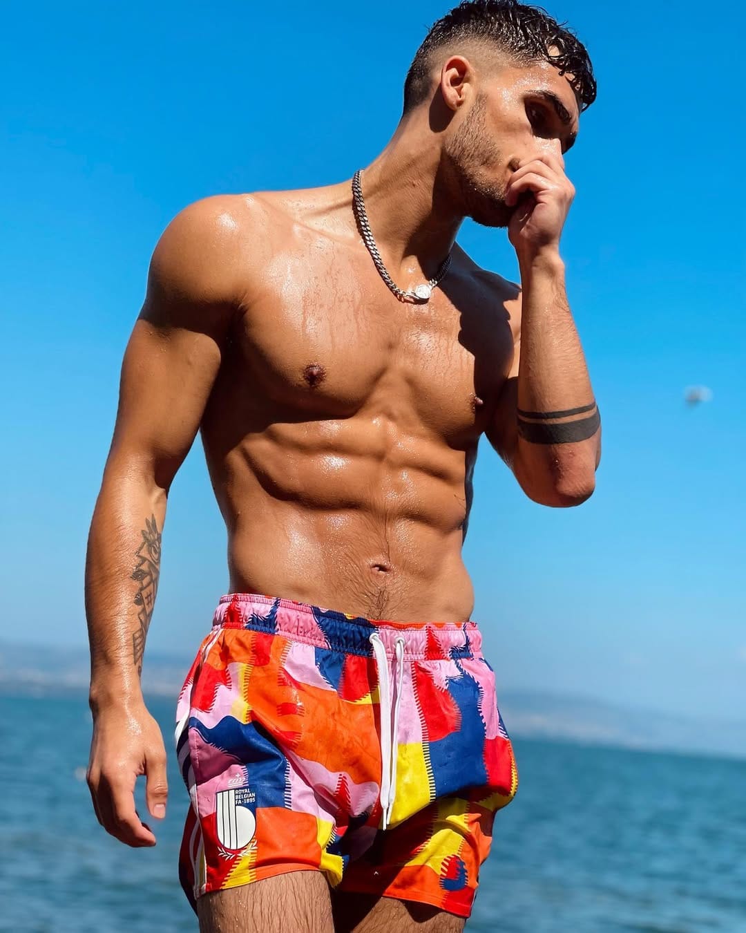 Post 9 by El Nathan 🇨🇭🇨🇴 on Instagram (carousel)