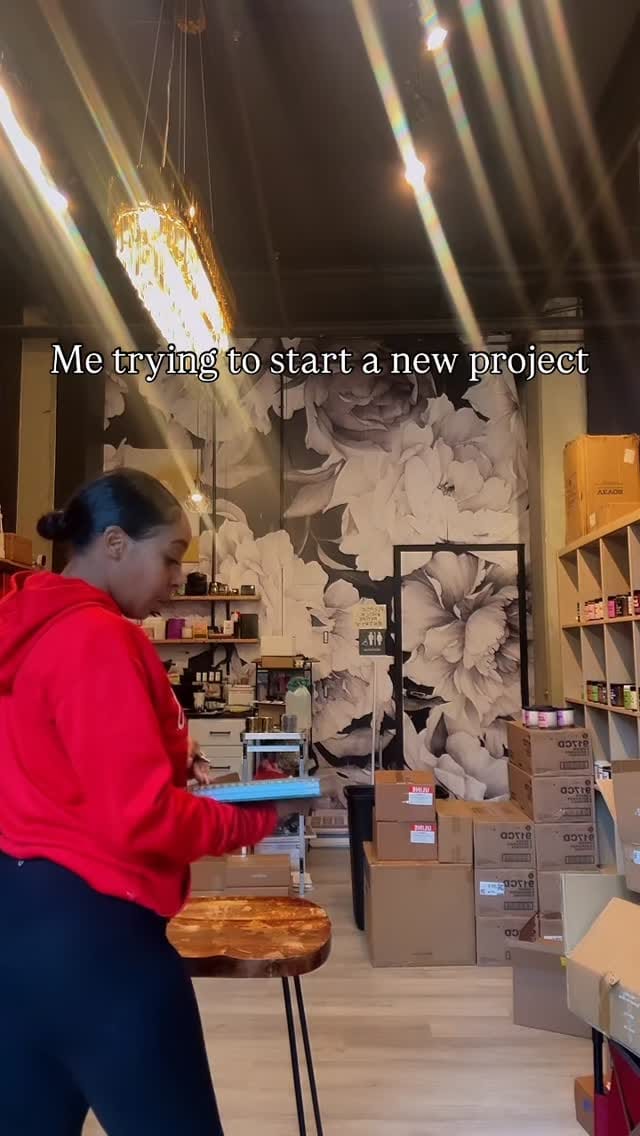 Post 5 by Noir Lux Candle Bar on Instagram (video)