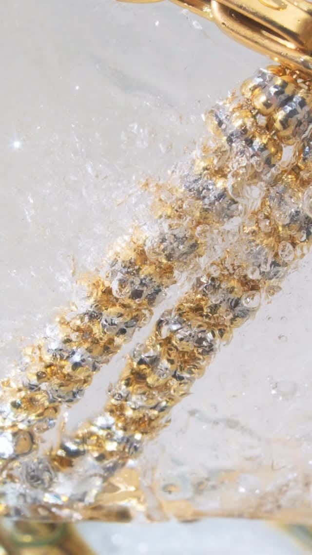Post 3 by Joyeria | Oro 18K | Cadenas | Anillos | Pulseras | Accesorios on Instagram (video)