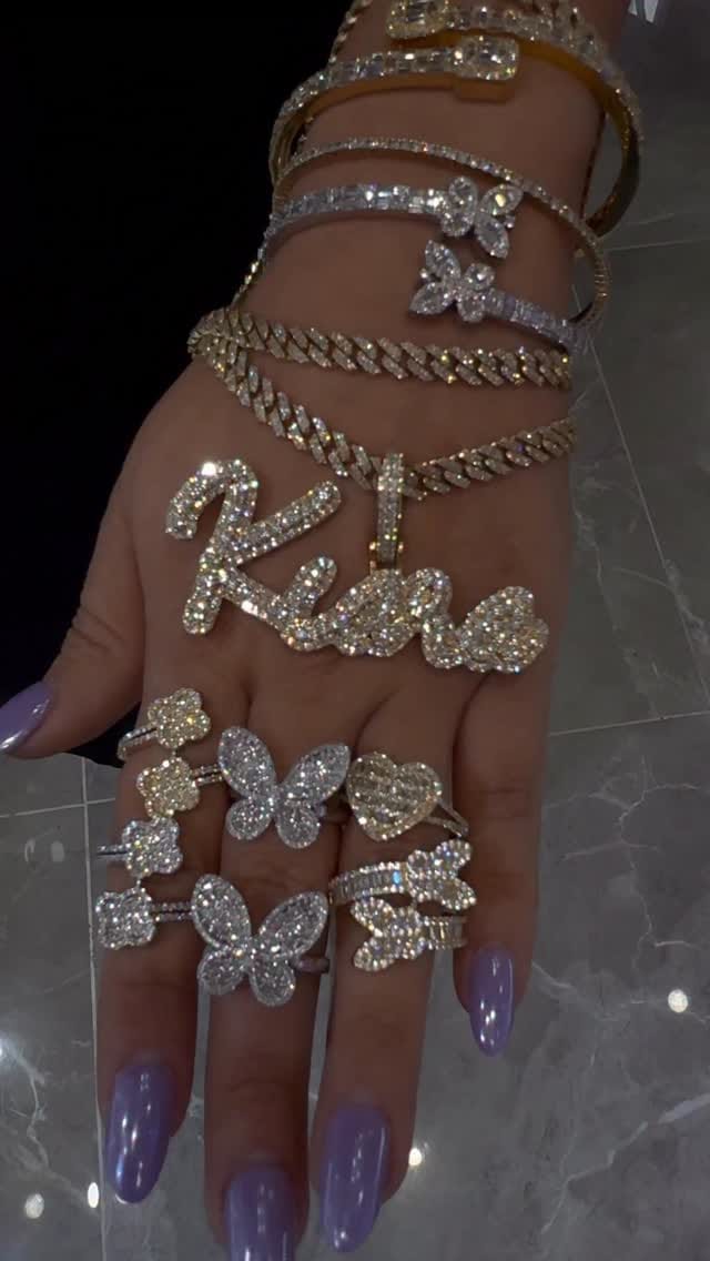 Post 4 by Elizabeth & Co. Fine Jewelry on Instagram (video)