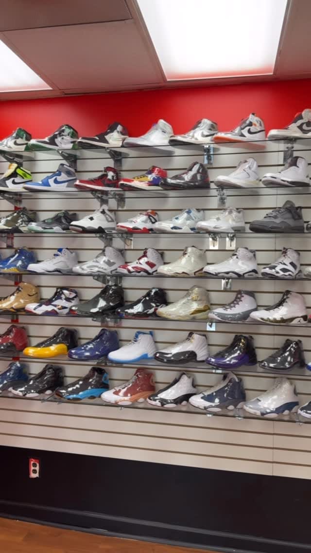 Post 3 by SneakerProvider on Instagram (video)
