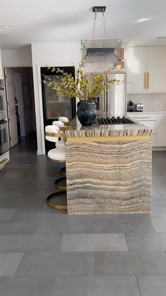Post 10 by Kyla |  Home Decor & Interiors on Instagram (video)