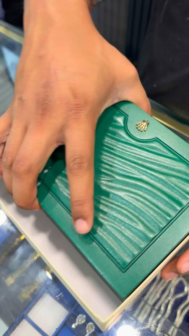 Post 7 by Gus Villa Jewelry Inc on Instagram (video)