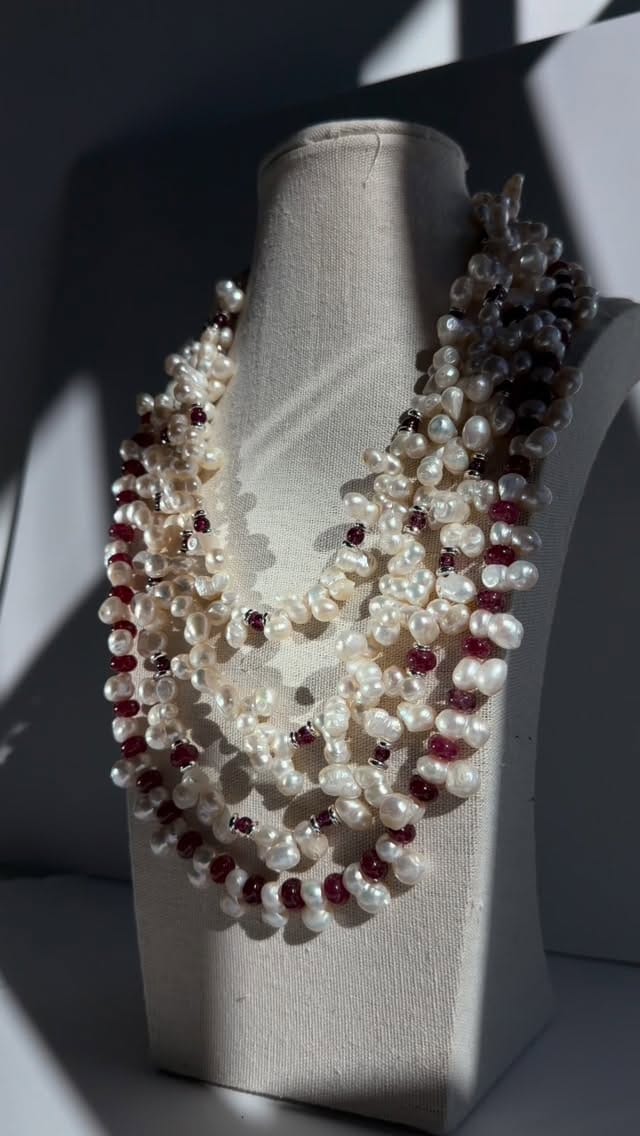 Post 1 by Navarro Jewelry on Instagram (video)