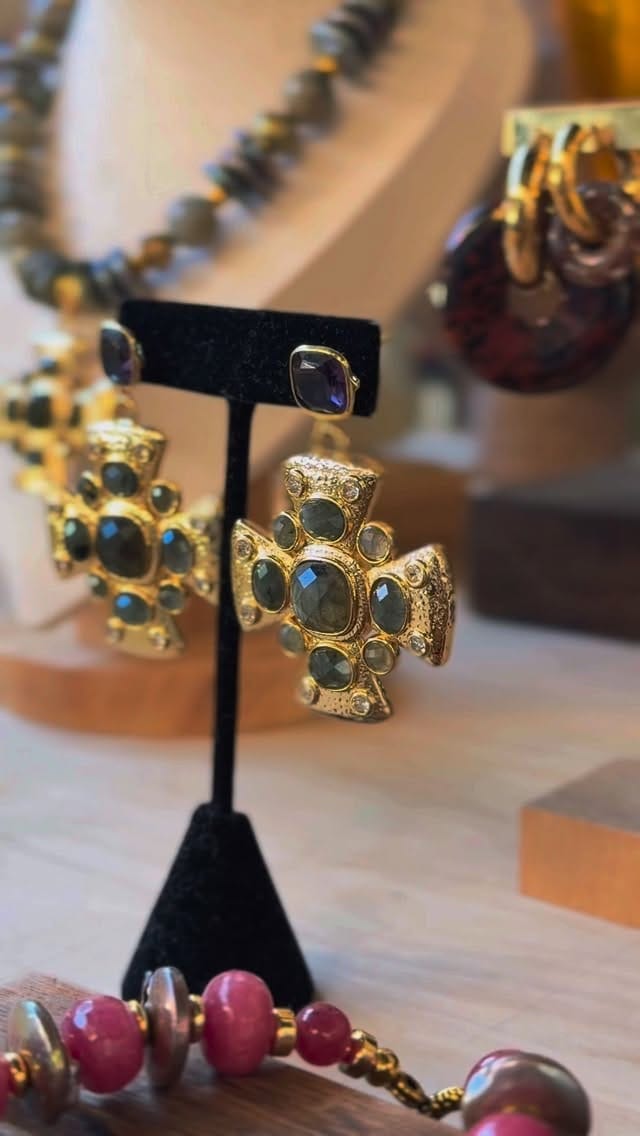 Post 2 by Navarro Jewelry on Instagram (video)