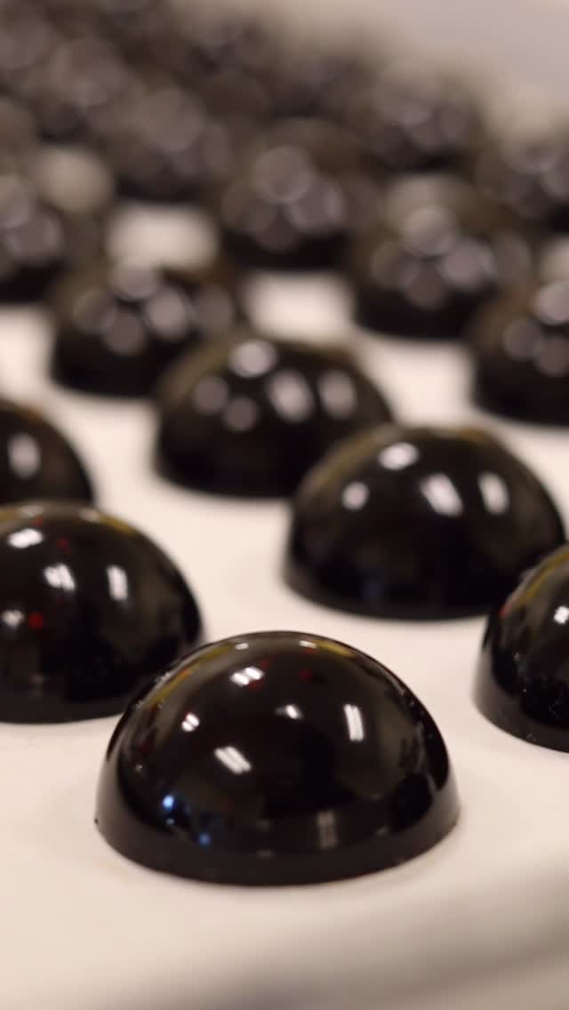 Post 3 by Chocs ‘N Boxes on Instagram (video)