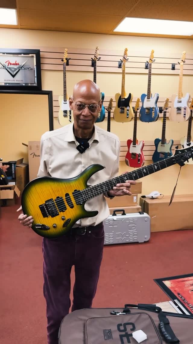 Post 7 by Wild West Guitars 🎆🤠 on Instagram (video)