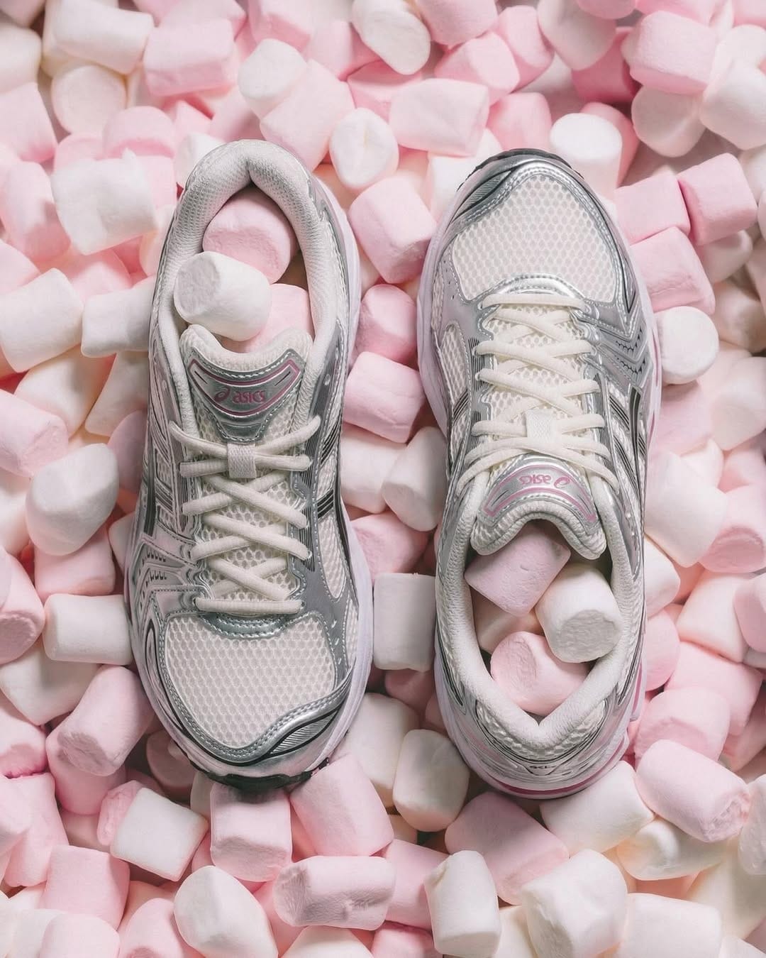 Post 6 by MARATHON SNEAKERS on Instagram (carousel)
