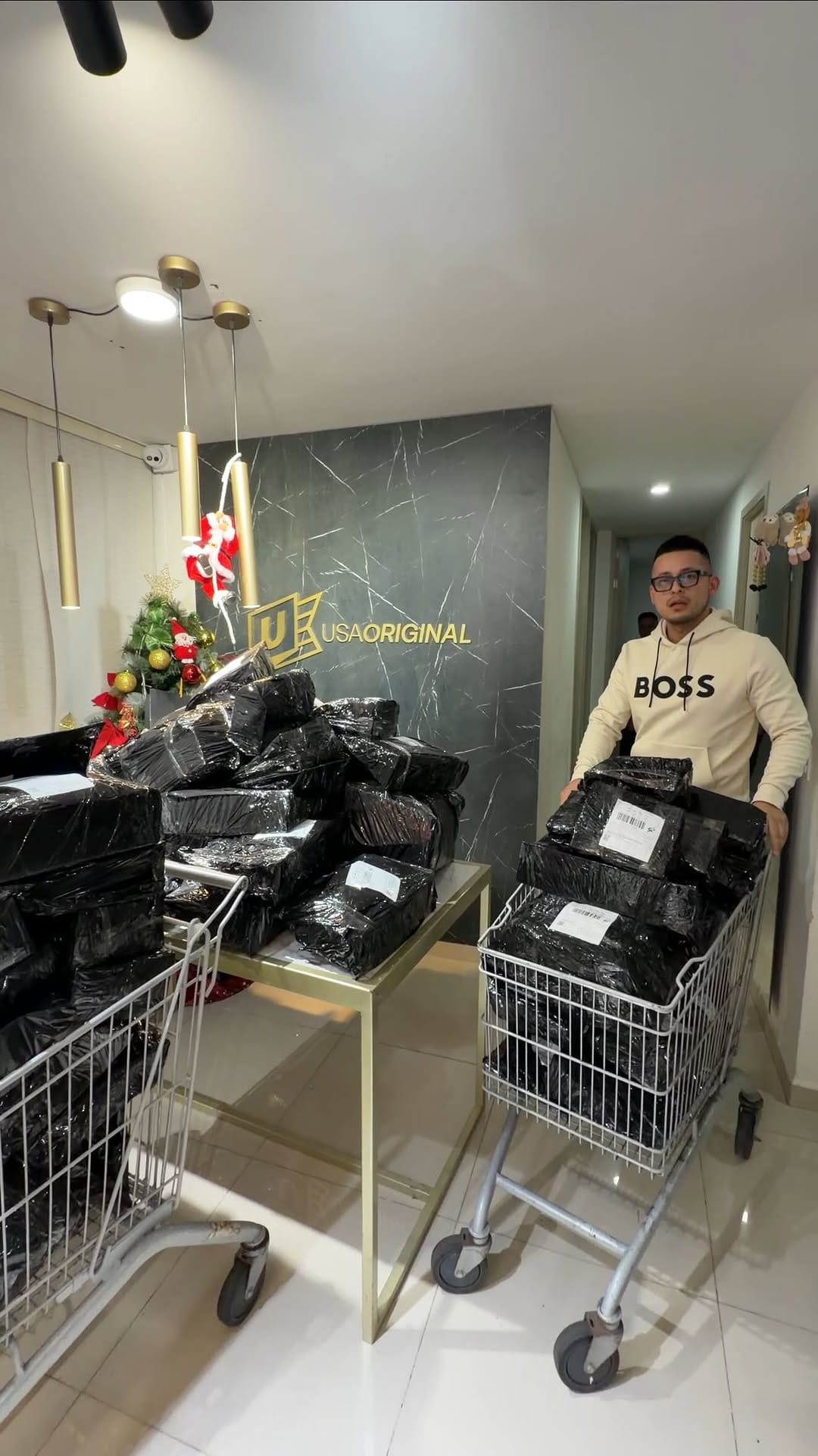 Post 7 by ENCARGOS 🇺🇸 PERSONAL SHOPPER 🛒 ROPA ORIGINAL 🛍️ TECNOLOGÍA 📱 💻 on Instagram (video)